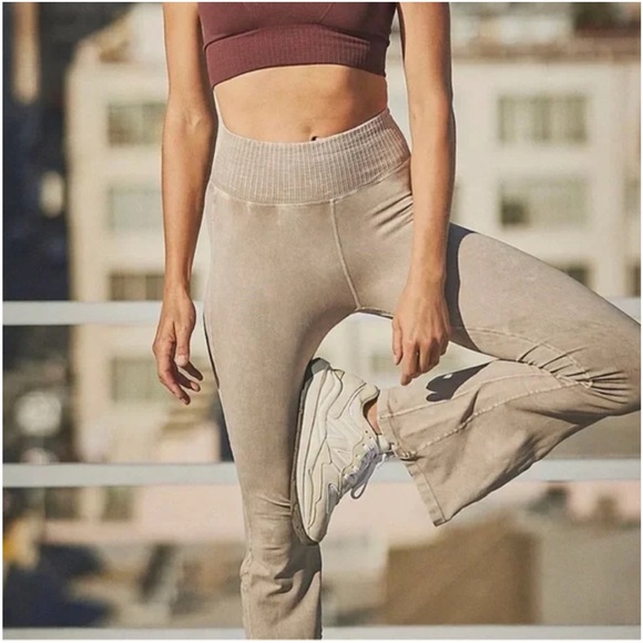 Free People Good Karma Flare legging M/L NWOT - Picture 2 of 3